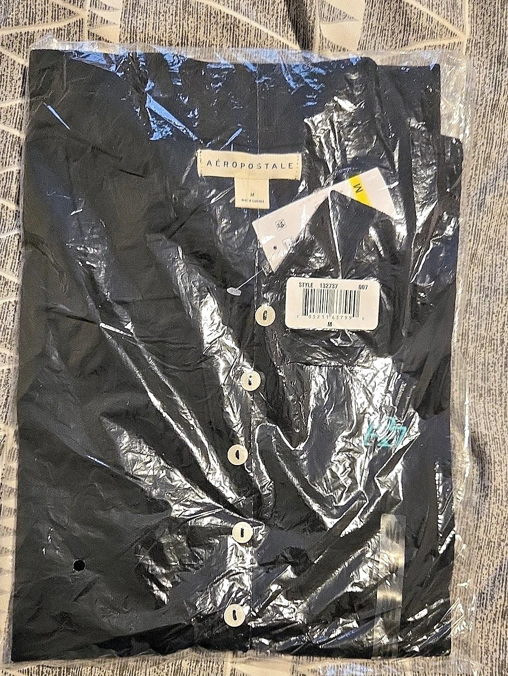 Aeropostale Casual Button Down Shirt in Black Size Medium NWT